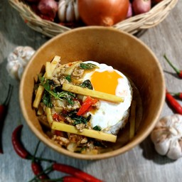 ข้าวกะเพราหมสับหน่อไม้