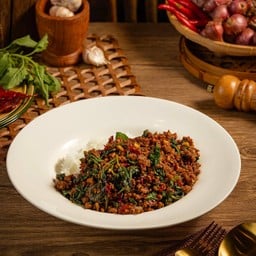 ข้าวกะเพราเนื้อโคขุนสับ