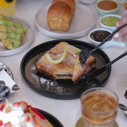 ขนมปังชุบไข่นูเทลล่า