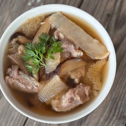 กระดูกอ่อนหมูตุ๋นเยื่อไผ่+