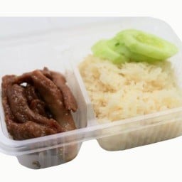 ข้าวหมูทอด อบสมุนไพร เครื่องเทศ และ ผลไม้ปอกพร้อมทาน ผลไม้พรีเมียม