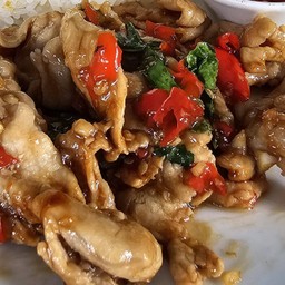 กะเพราหมูชิ้น