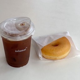 อเมริกาโน่ + โดนัท (Americano + glazed donut)