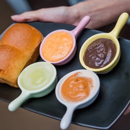 ปังปิ้งพร้อมดริปสังขยา 4 อย่าง