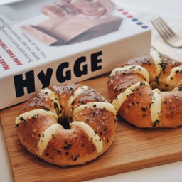 Cream Cheese Garlic Bagel | เบเกิลกระเทียมครีมชีส