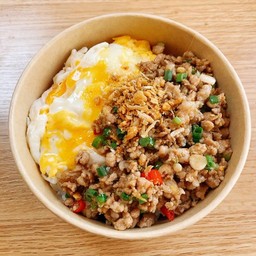 ข้าวไข่ขยี้หมูสับผัดพริกเกลือ