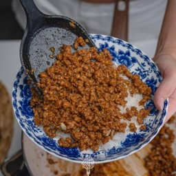 ข้าวหมูสับผัดซอส