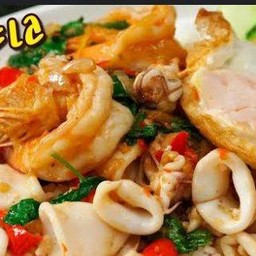 กะเพราทะเลราดข้าว