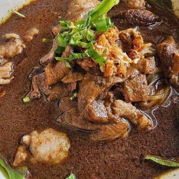 ก๋วยเตี๋ยวเรือติดลิ้น ตลาดเก่า