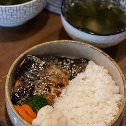 ข้าวหน้าปลาซาบะเทอริยากิ