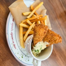 Crispy salmon and french fried