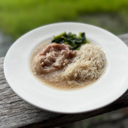 ราดหน้าหมี่ขาวหมูนุ่ม