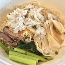 บะหมี่เกี๊ยวหมู ปู เห็ดหอม