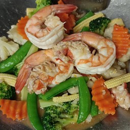 ผัดผักรวมกุ้ง