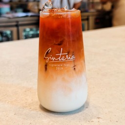 Ice Caramel Thai Tea Latte.