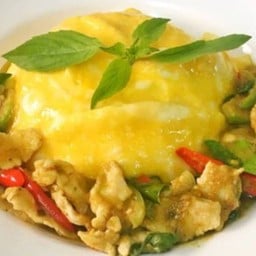 ข้าวไข่ข้นเขียวหวานยอดมะพร้าว ผัดแหงหมู