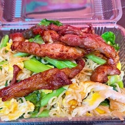 มาม่าผัดไข่ อาบแดด