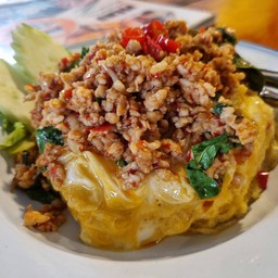 ข้าวไข่ข้น ผัดกะเพรา