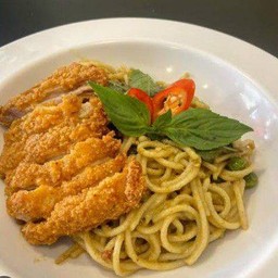 สปาเก็ตตี้แกงเขียวหวานไก่กรอบ