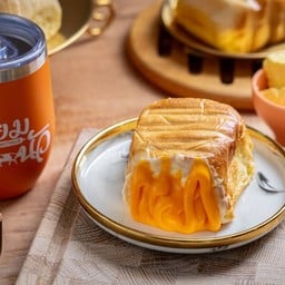 ปังก้อนไส้ล้น-ชีสลาวา