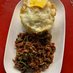 กระเพราเนื้อไข่ดาว