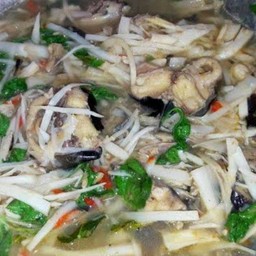 แกงปลาดุกใส่หน่อไม้ส้ม (ดอง)