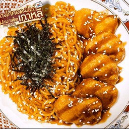 มาม่าเผ็ดเกาหลี + นักเก็ตไก่ 6 ชิ้น