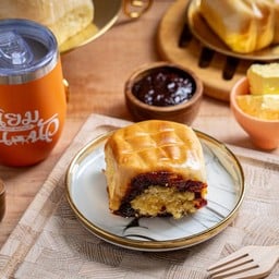 ปังก้อนไส้ล้น-พริกเผาไก่หยอง