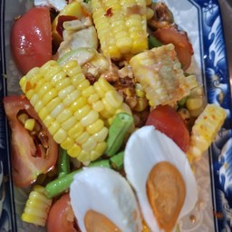 ตำข้าวโพดไข่เค็ม