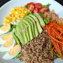 Avocado + Quinoa Salad  อะโวคาโด้ + ควินัว สลัด