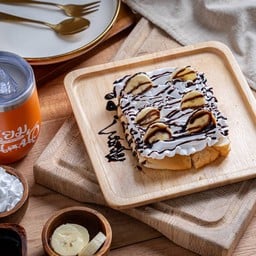 ปังแผ่น-วิปครีมกล้วยช็อคโกแลต