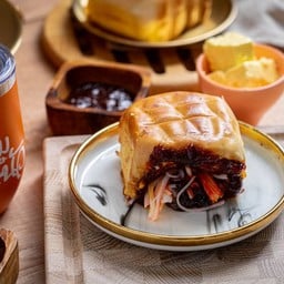 ปังก้อนไส้ล้น-พริกเผา-ปูอัด