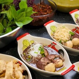 ร้านก๋วยเตี๋ยวเรือ เจ้แหม่ม