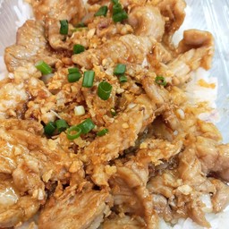 ข้าวหมูหมักนุ่ม!ทอดกระเทียม
