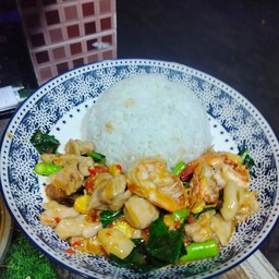 ผัดคะน้าไก่กุ้งเผ็ด