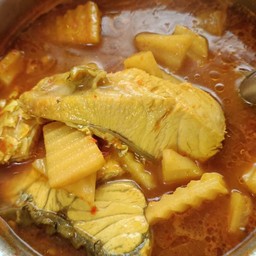 แกงส้มปลากระพงยอดมะพร้าว