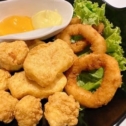 นักเก็ตรวม+ไก่+หอมทอด