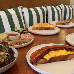 Como bake & brunch