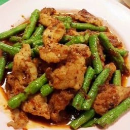 ข้าวพริกแกงหมูชิ้น