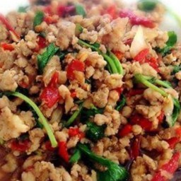 ผัดกะเพราราดข้าว