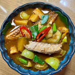 แกงไตปลา และ ข้าวสวย (หรือขนมจีนเขียนระบุด้วยนะคะ)