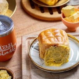 ปังก้อนไส้ล้น-เนยกระเทียม