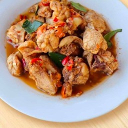 ข้าวซี่โครงหมูคั่วแห้งปลาร้า