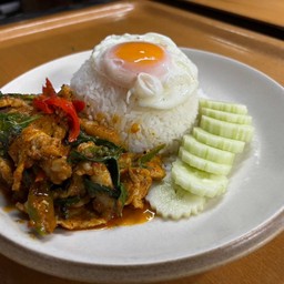 ผัดเผ็ดราดข้าว