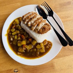 ข้าวแกงกะหรี่ไก่ทอด