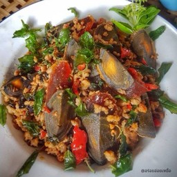 ข้าวกะเพราหมูสับ + ไข่เยี่ยวม้า