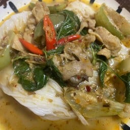 ข้าวทอดแหนมคลุกรสเด็ด (เปิดเสาร์-อาทิตย์ และวันหยุดนักขัตฤกษ์