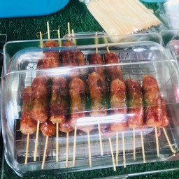 ไส้กรอกหมูล้วนไม้ละ