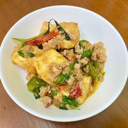 กระเพราหมูสับเต้าหู้ไข่