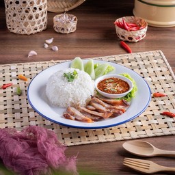 ข้าวคอหมูย่างน้ำจิ้มแจ่ว